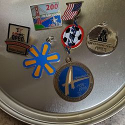 Pins  Or Broches Colectibles$15 Por todos