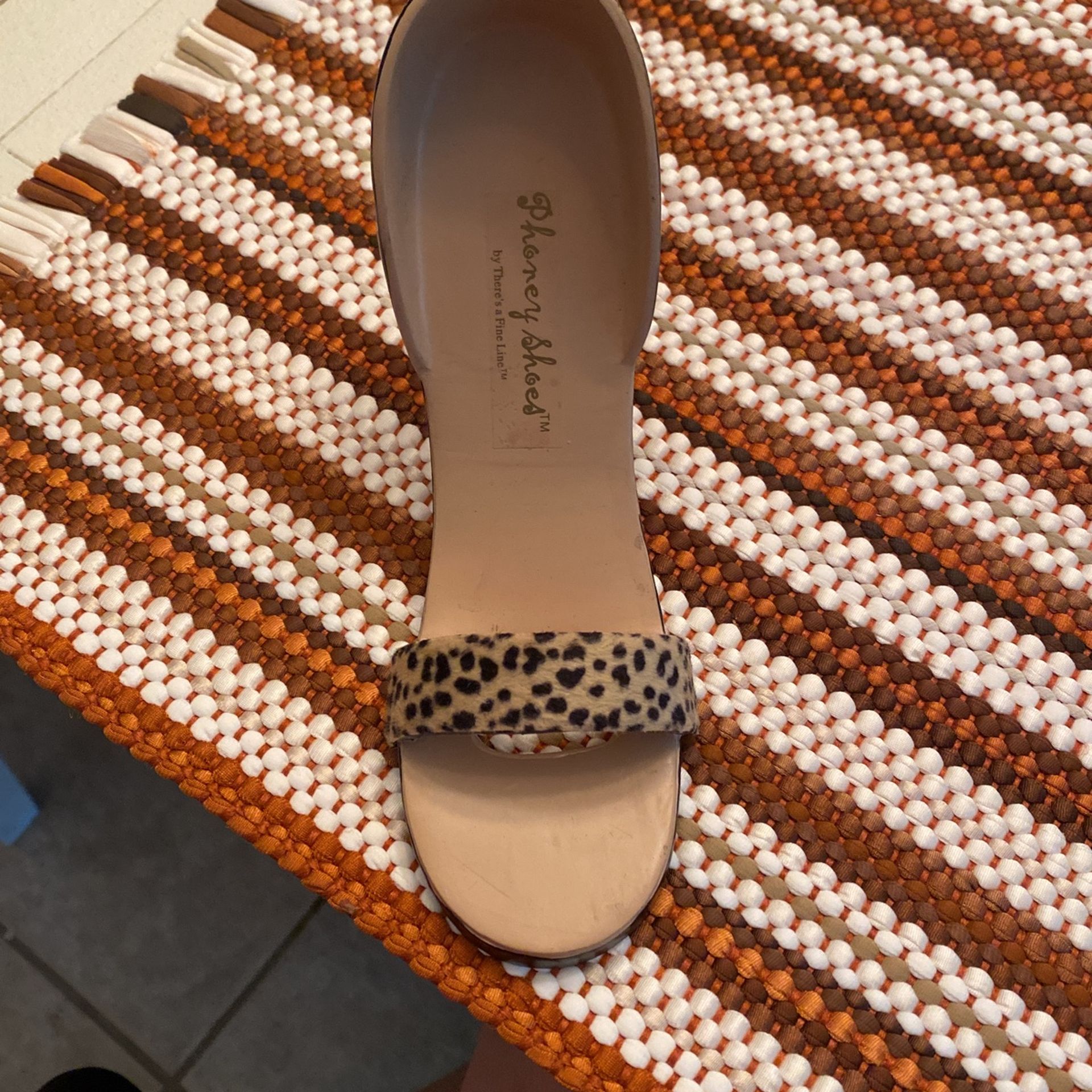 Phoney Shoes Cell Phone Holder.