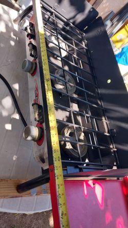 PORTABLE STOVE 3 BURNERIN GOOD CONDITION LIGHTLY USED