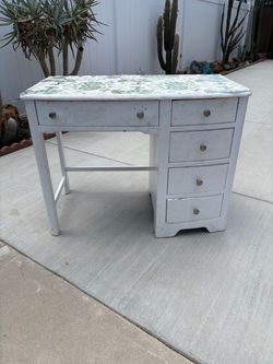 Free kids desk solid wood