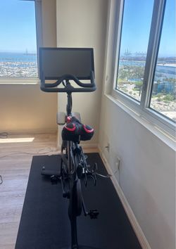 Peloton (Original Bike) -Very Good Conditon