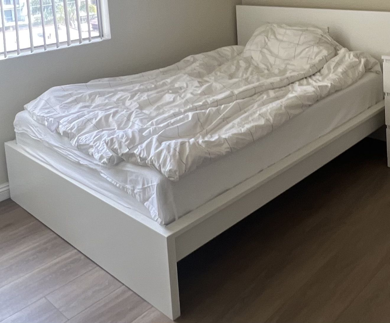 Queen Size Bed Frame And Mattress