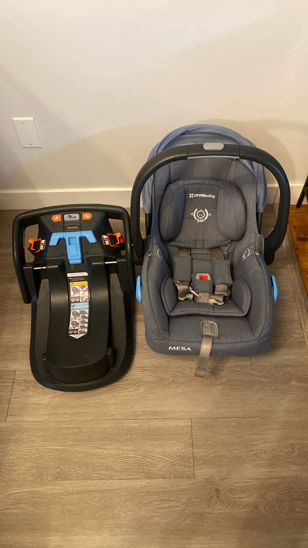 Uppa Baby MESA Car Seat Grey Perfect Condition
