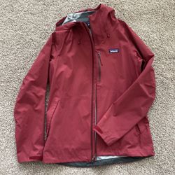 Patagonia Women's Torrnentshell 3L Jacket in Roamer Red