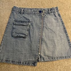 Zipper Front Jean Skirt – Light Wash with Utility Pocket