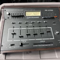  Selling my Numark Mixdeck DJ controller with professional hard travel case. Perfect for mobile DJs, beginners, or anyone looking for an all-in-one se