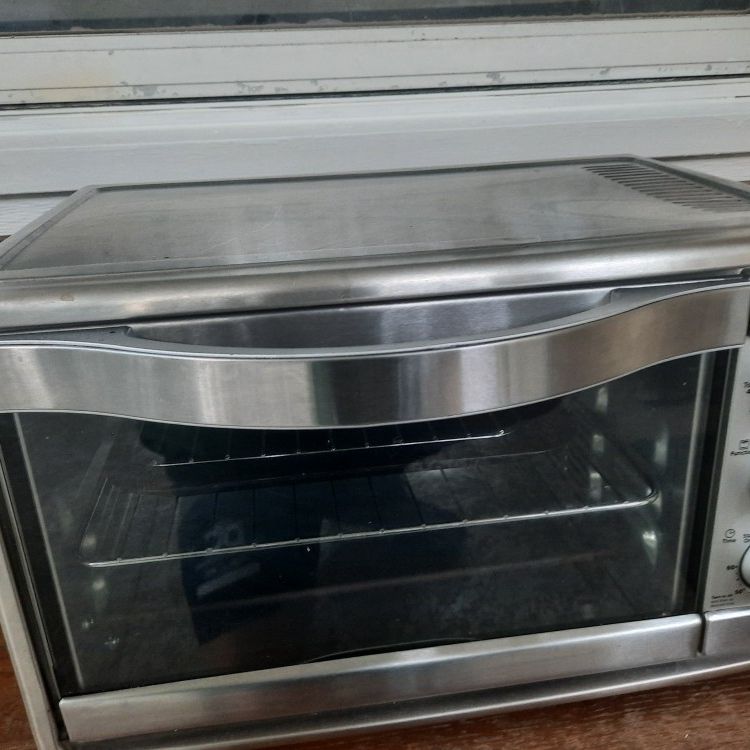 Oster 4-slice Stainless Steel TSSTTRJBS4 Toaster for Sale in Orlando, FL -  OfferUp