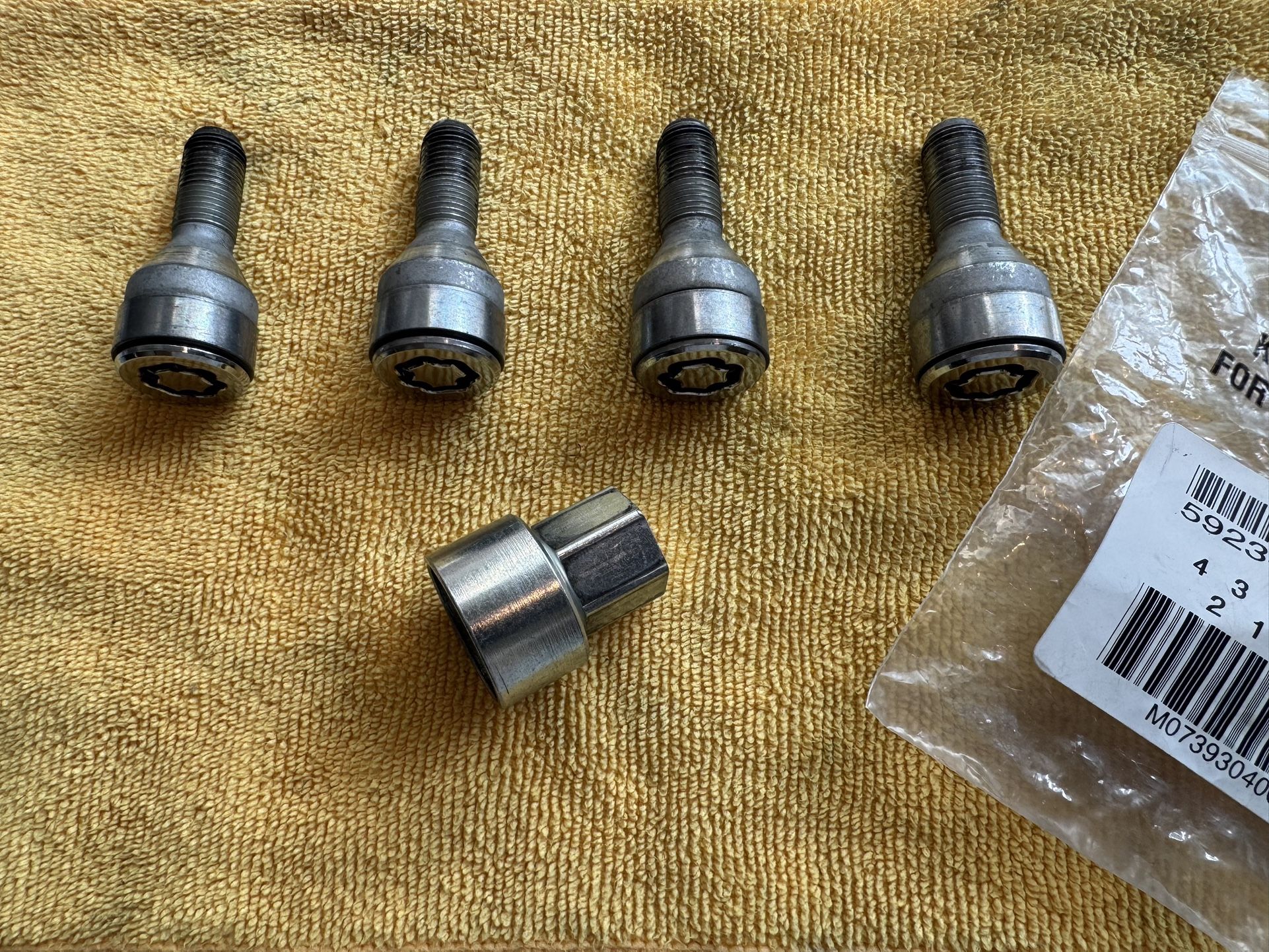 2021 Jeep - Locking Lug Nuts