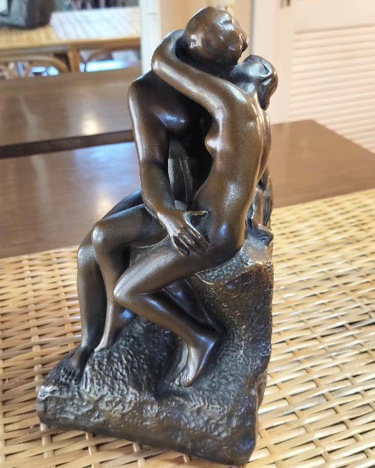 Vintage Esco Products Nude Statue Kissing Couple Sculpture.