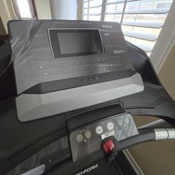 ProForm Carbon T7 Treadmill : Programming and a Touchscreen for $700