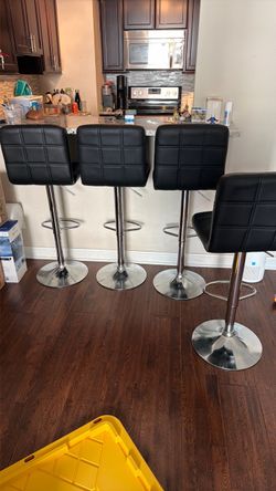 4 Barstools
