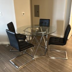 Dinning table with chairs for sale