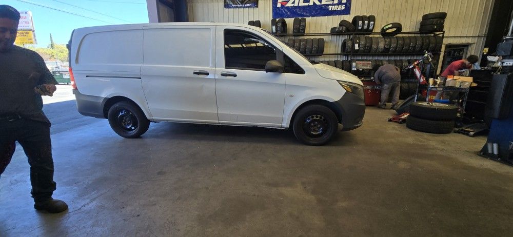 Tires And Rims Original Black For METRIS van