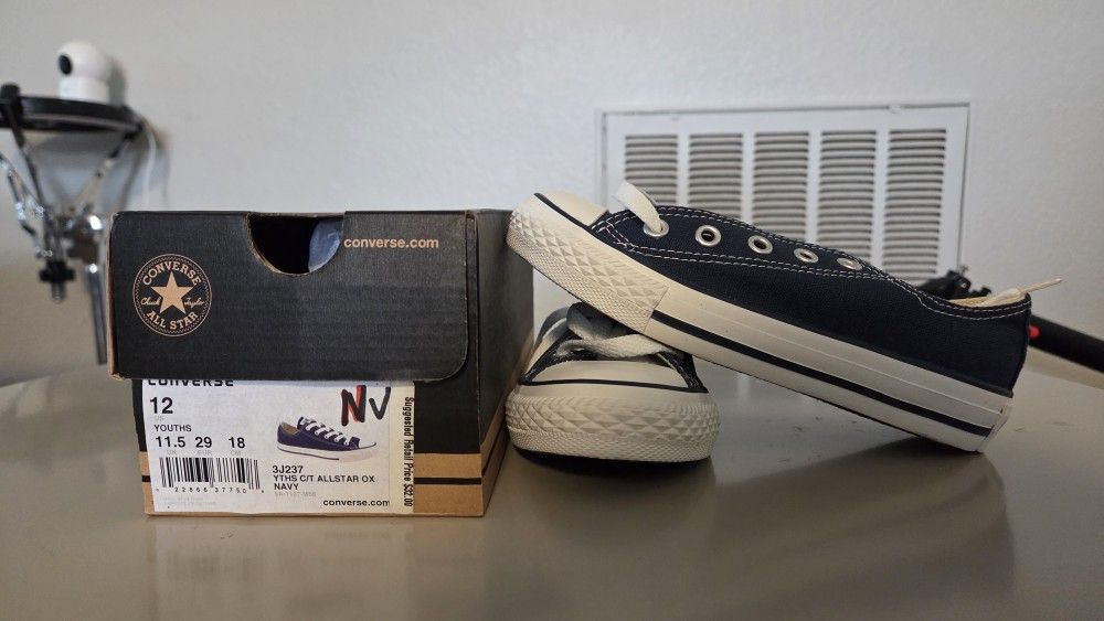 Converse CHUCK TAYLOR'S ALL STAR - Navy Size KIDS 12 - BNIB