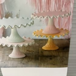 Ruffle Cake Stands 