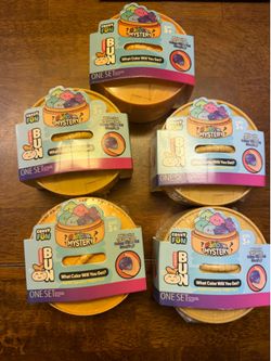 Squishy Bun Rainbow Mystery Dumplings
