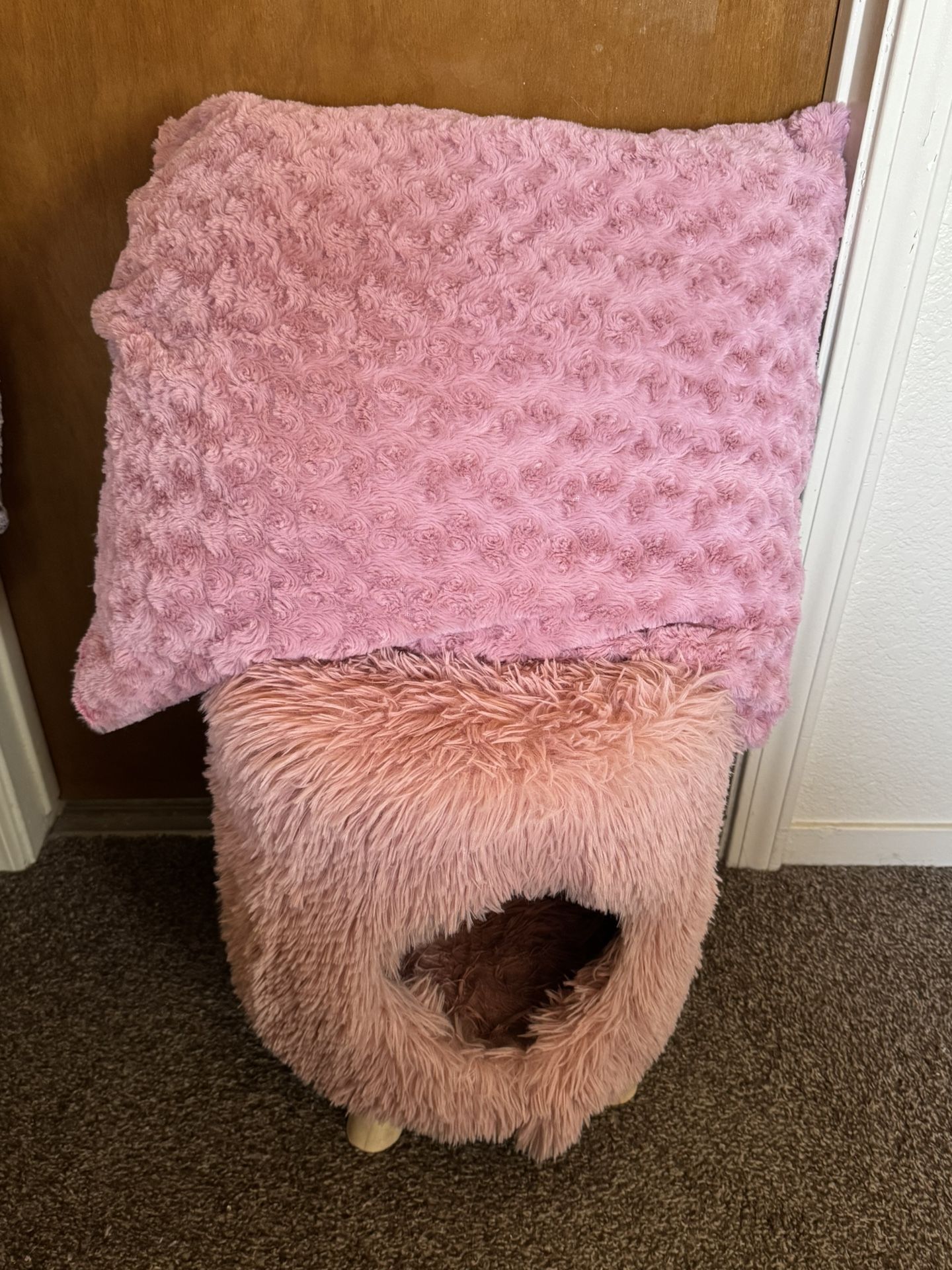 15" Round Pet Ottoman  Pink With Pink Pillow 
