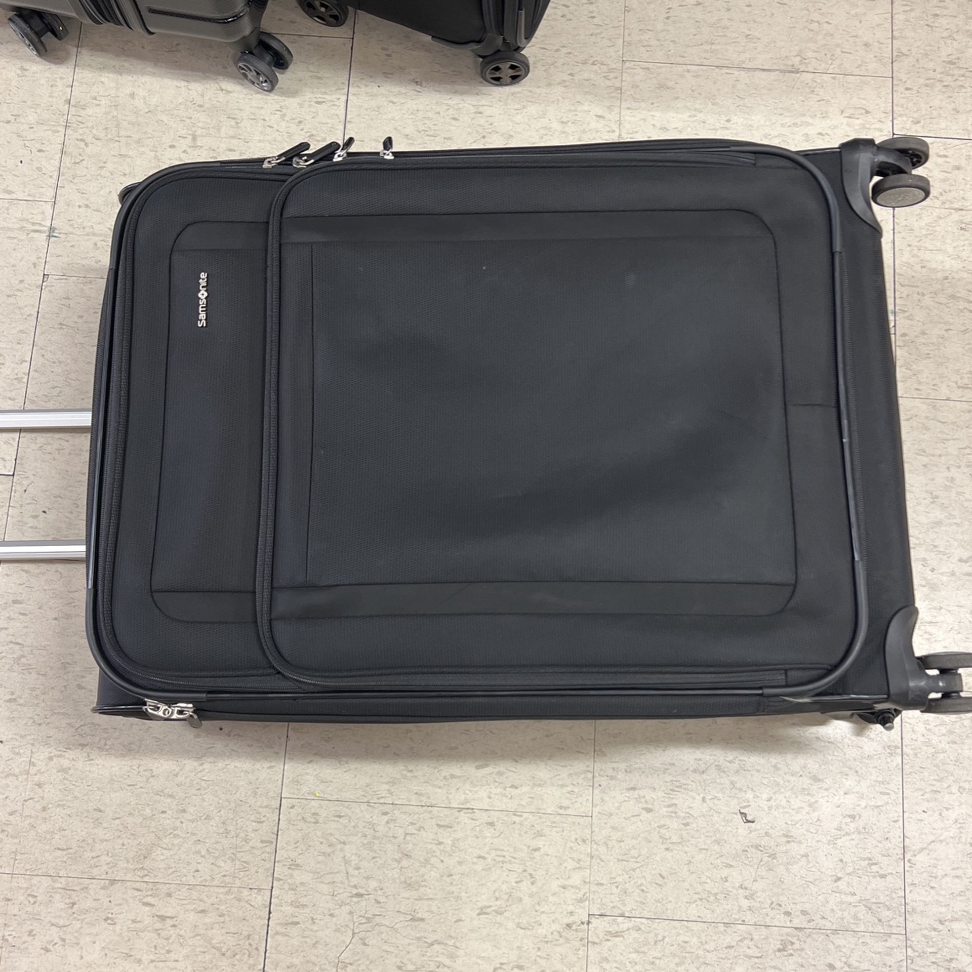 Samsonite Atrium Large Spinner Luggage