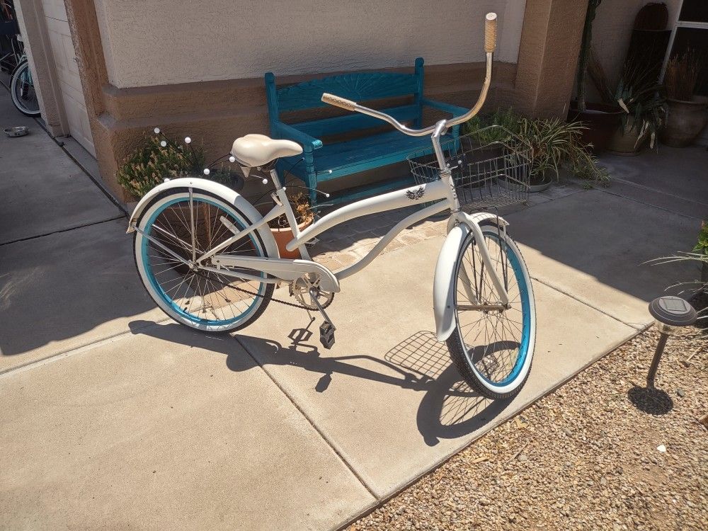 Ladies 26 Inch Sikk Beach Cruiser Bike With New Tires