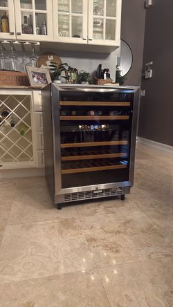 Avanti Wine cooler 46 bottle