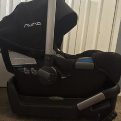 Nuna Pipa Infant Car seat With Base