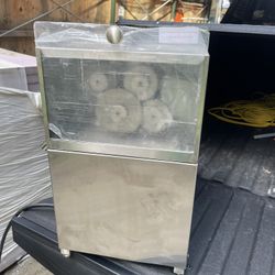 Commercial sugarcane Juicer Machine - Freshly Squeezed