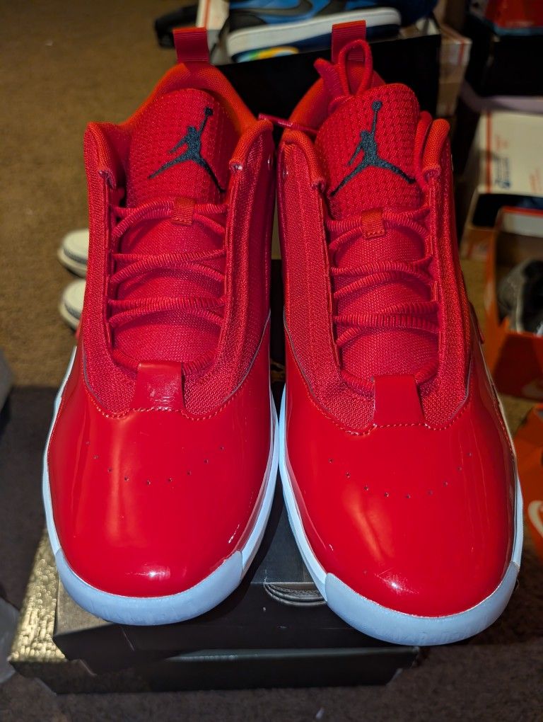 Jordan Max Aura 6 Varsity Red