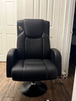 DPS Centurion Swivel Pedestal Gaming Chair