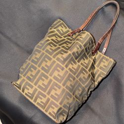AUTHENTIC FENDI Tote 