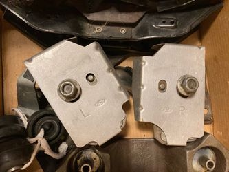 OEM Ford 4.6l R  & L Motor Mounts w/ Shields  and Primary Bolts - BTDH