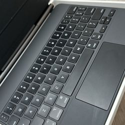 Apple Magic Keyboard for iPad Pro 11-in (3rd/2nd Gen) and Air 4/5 - Black A2261.