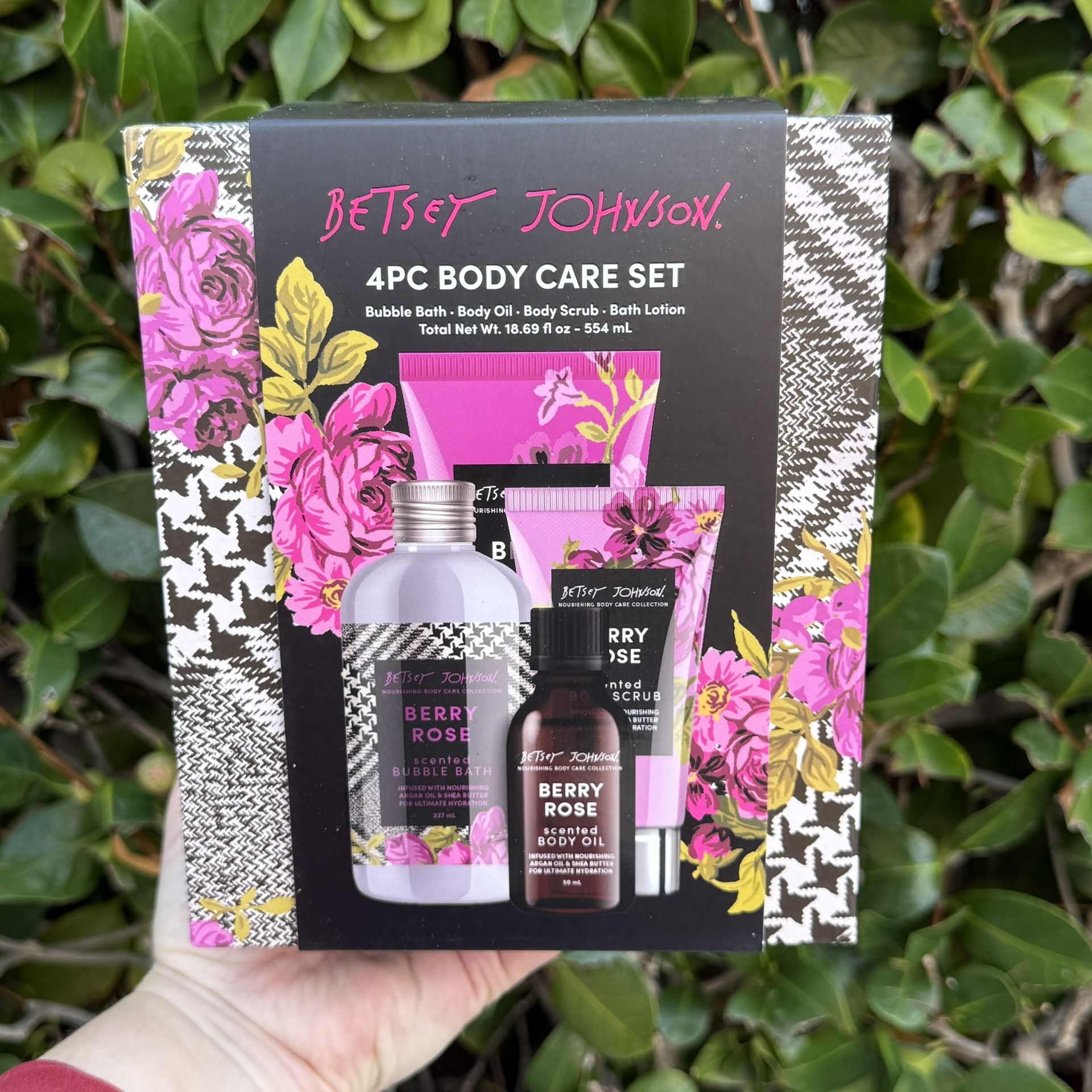 Betsey Johnson Body Care Bath Gift Set 