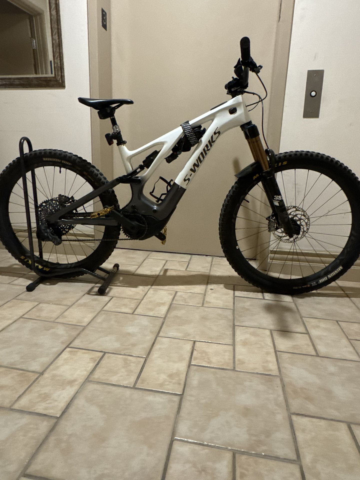 2020 people Specialized S-Works Turbo Levo (S4-Large)