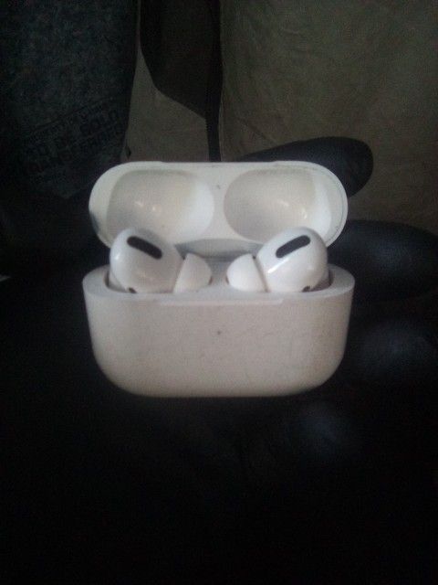 Airpods First Generation.