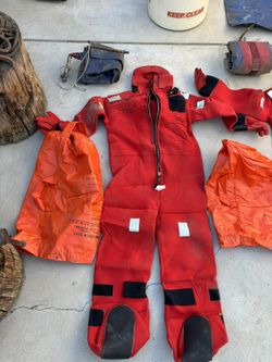 2 Immersion Suit Universal Universal 