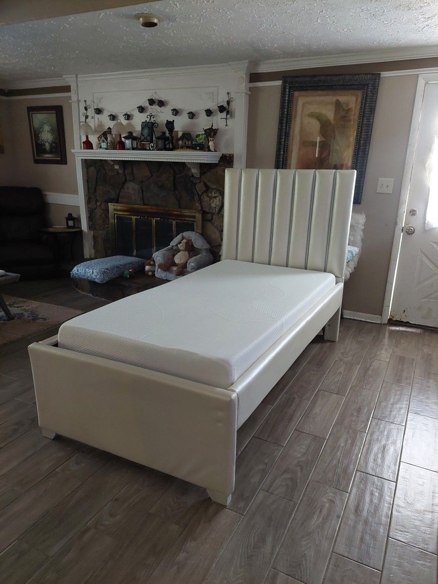 Complete twin bed