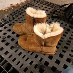 UGG Style Boots, Brand New Size 7