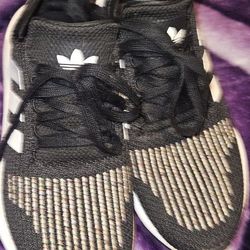 ADIDAS WOMENS SIZE 8 SNEAKERS