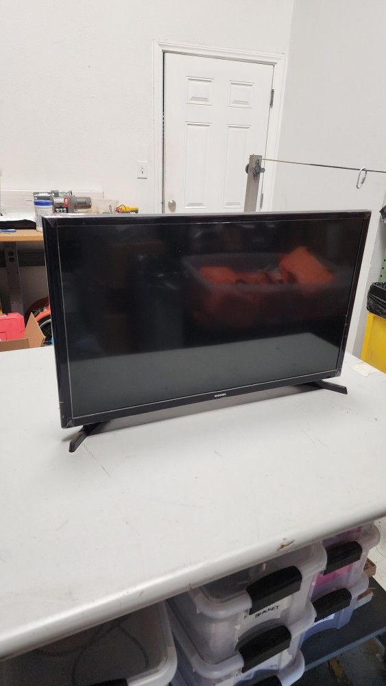 32" Samsung Flat-screen Tv