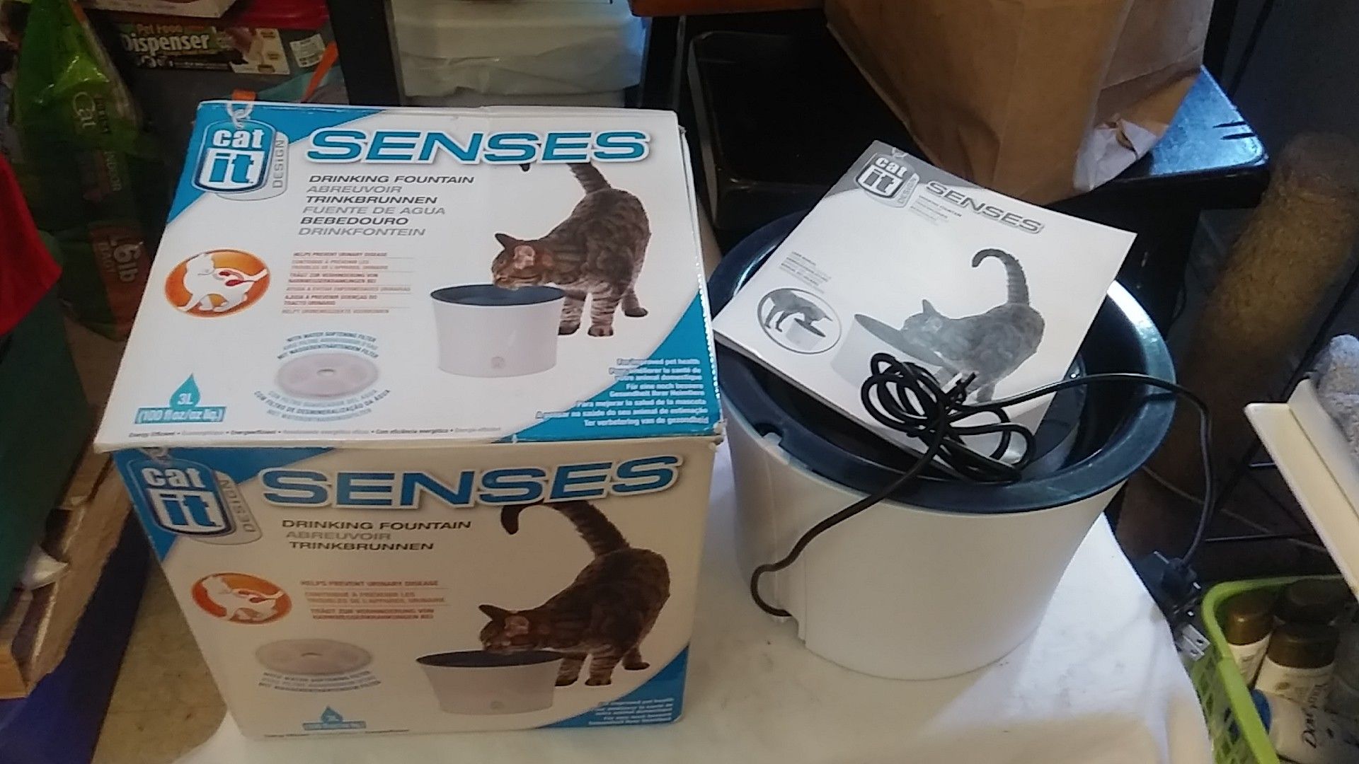 Senses drinking fountain for cats and dogs