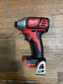 Milwaukee 1/4 Impact driver 18v. $70 tool only 🔥 pick up in Van Nuys