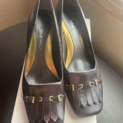 Naturalizer Julia Black Leather pumps in a women's size 8M. Nine West