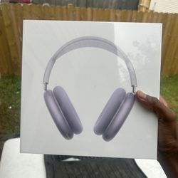 Purple AirPod Maxes