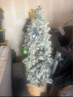 Light up Christmas tree (plug in)
