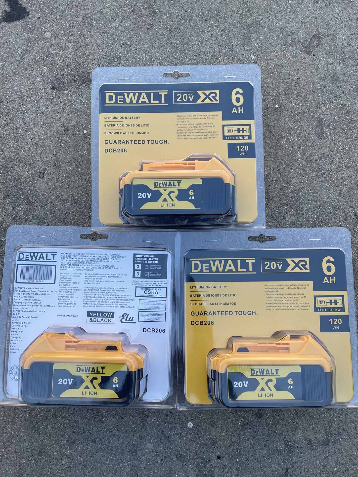 2 DeWalt 20V MAX 6 Ah Lithium-Ion Battery Dcb206 x2