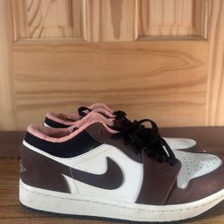 Air Jordan 1s Low Mocha (brown) Size 9