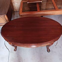 Gordon's Fine Furniture Oval Table 