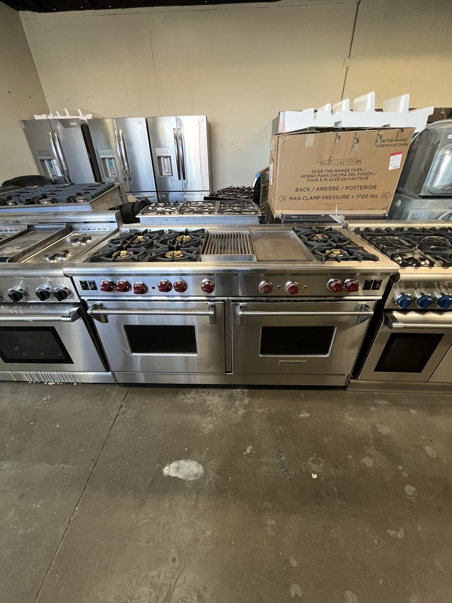 WOLF 60” RANGE WITH 6 BURNERS / GRILL & GRIDDLE