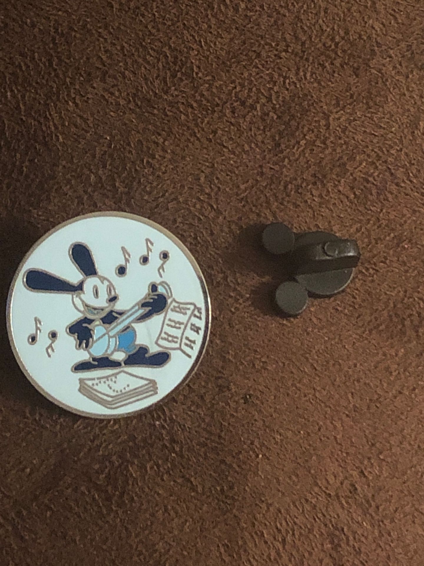 Disney Magical Mystery Pins Series 11 (OSWALD THE LUCKY RABBIT)