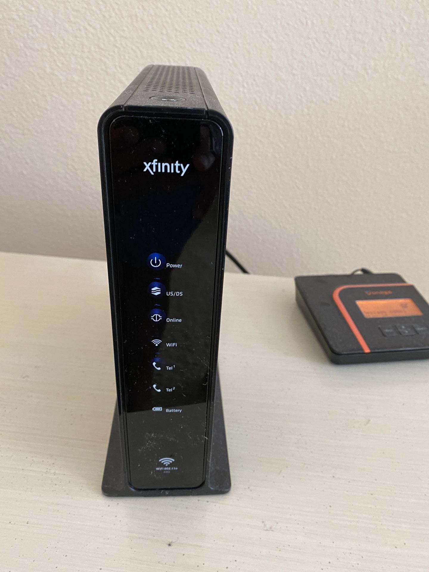 CABLE MODEM XFINITY ARRIS Touchstone DOCSIS 3.0 Cable MODEM ABOUT about 4 yrs old... PERFECT, I OWN AND USE NIW